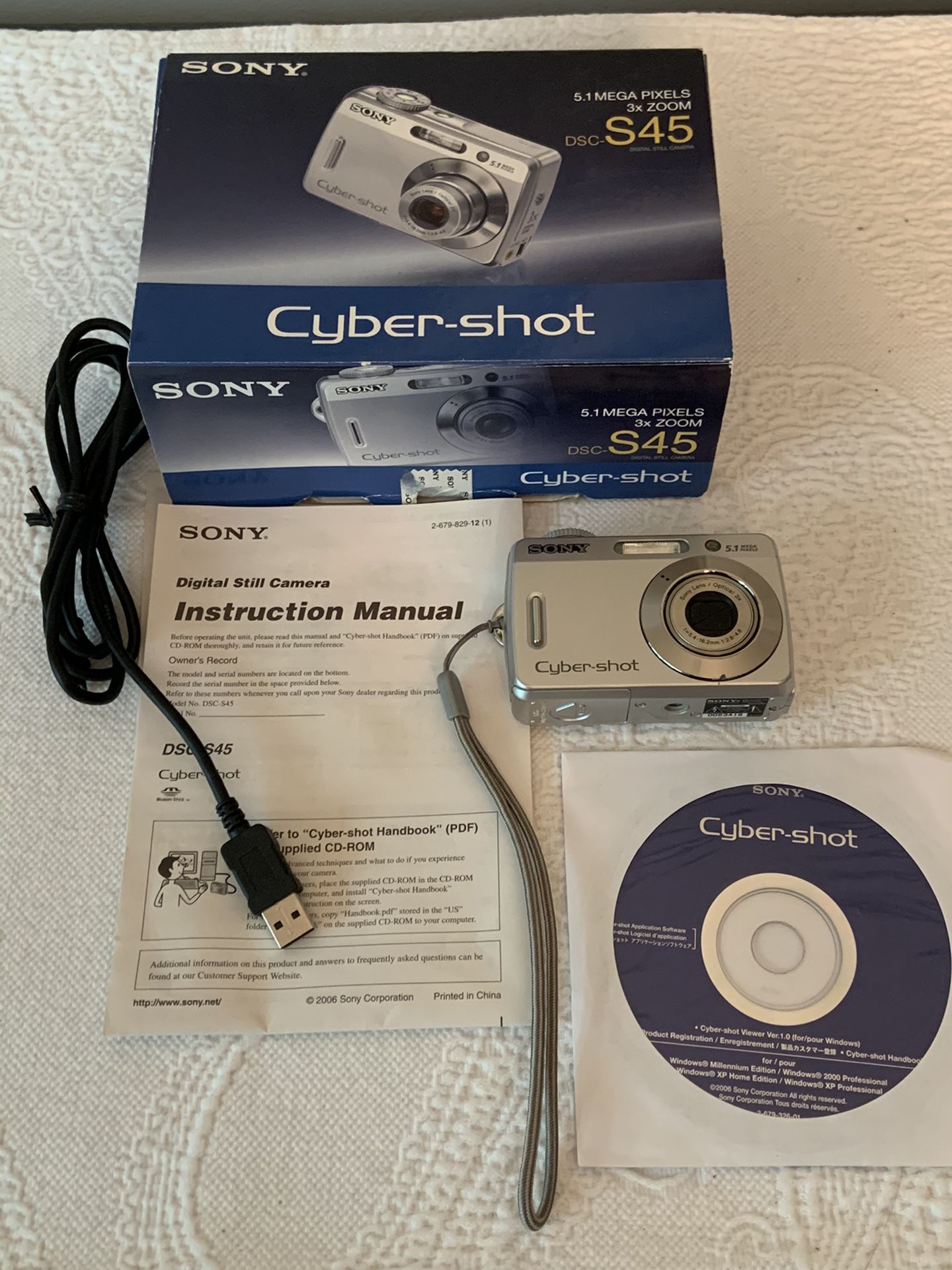 Sony Cyber-shot s45 camera 5.1 megapixels/3x Zoom