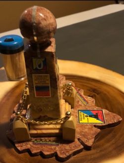 Ecuador Pen Stand