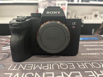📷 Sony A7R IV – 61MP Full-Frame Monster 🔥