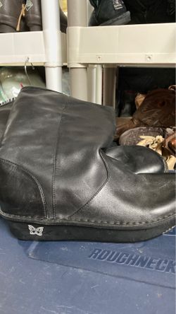 Boots size 10