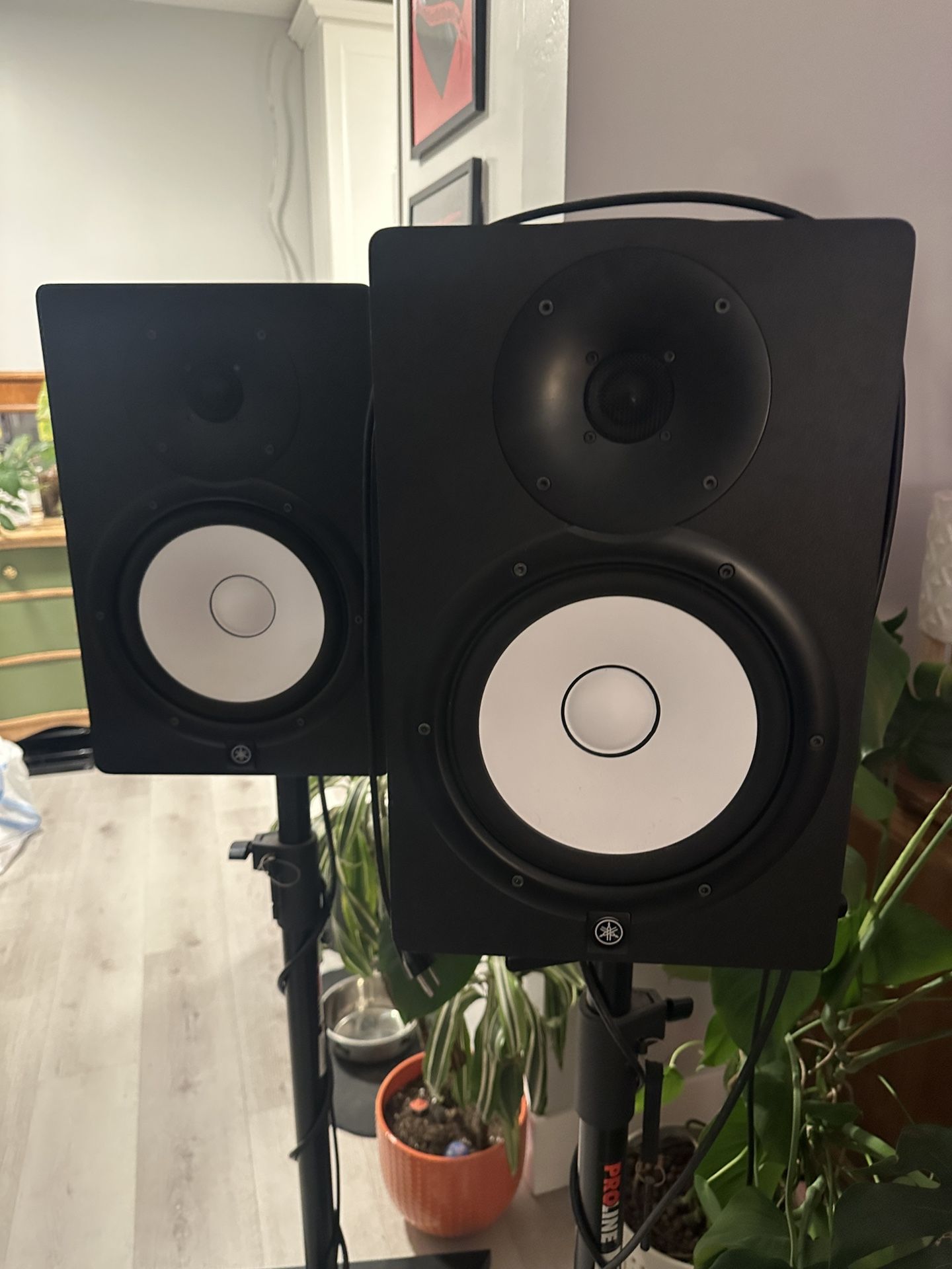 Yamaha HS8 Speakers Studio Monitors