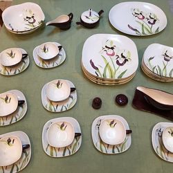 Antique Iris Dinner Set