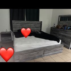 Bedset ( Frame /Bed Mattress !) Dresser With Mirror Plus Night Stand !