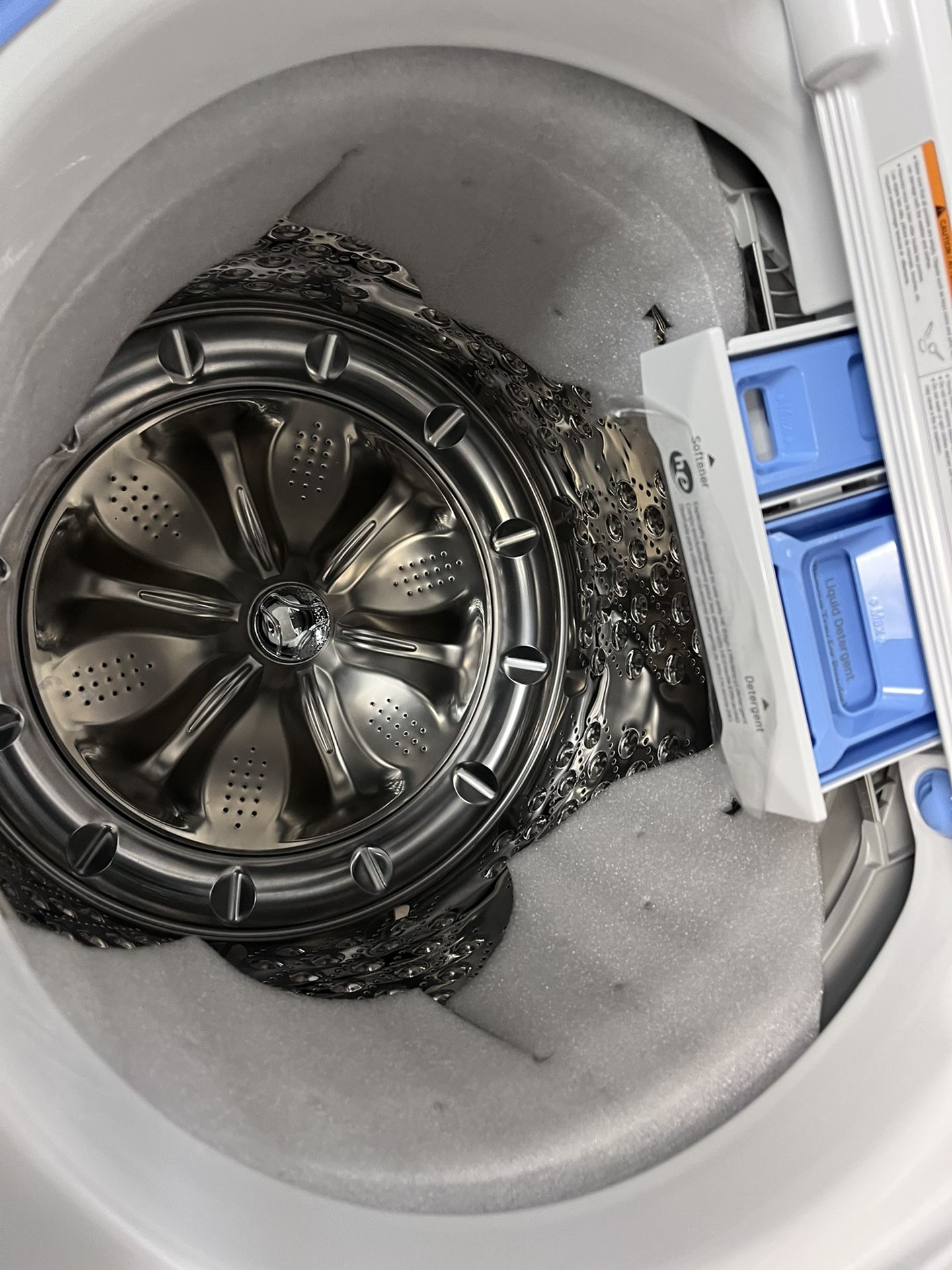 LG NEW 5.0 CU FT WASHER AND GAS DRYER