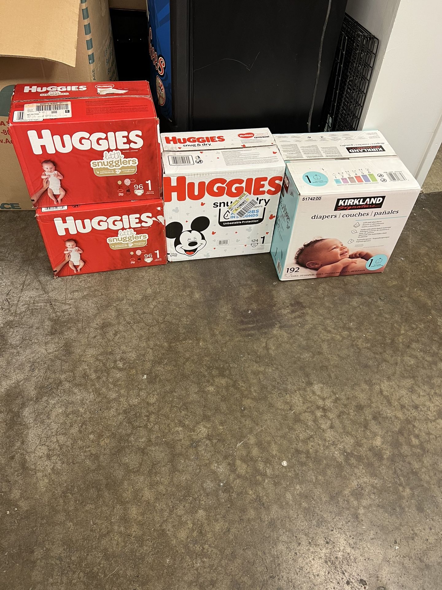 Massive Diaper Lot Huggies Mickey 1 814lbs. Snug & Dry 508 Count for