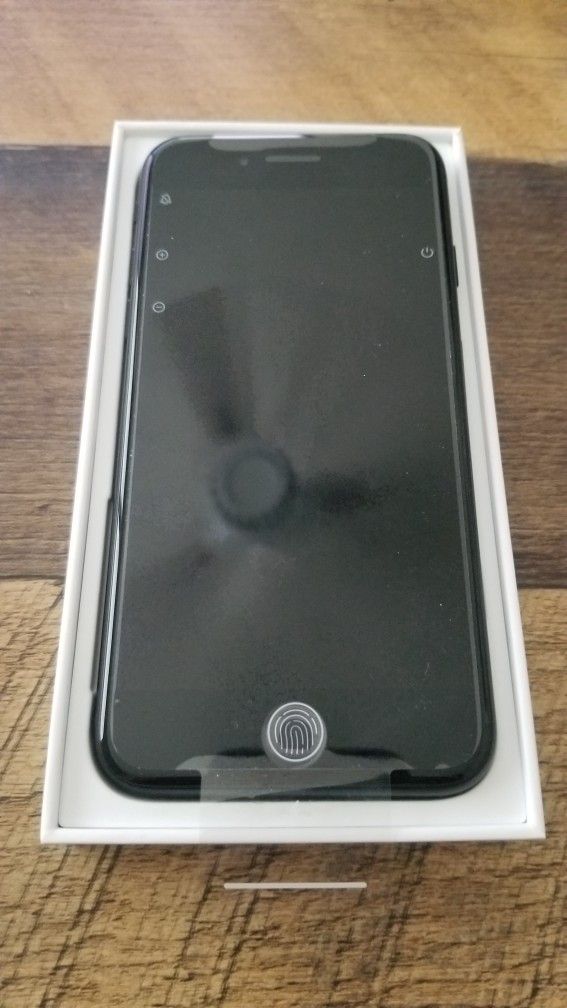 iPhone SE 3rd Gen Unlocked Like New