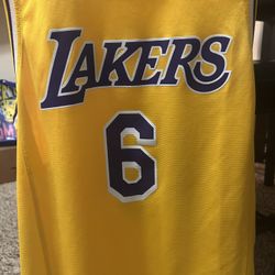 Men’s Lakers Jersey Size S
