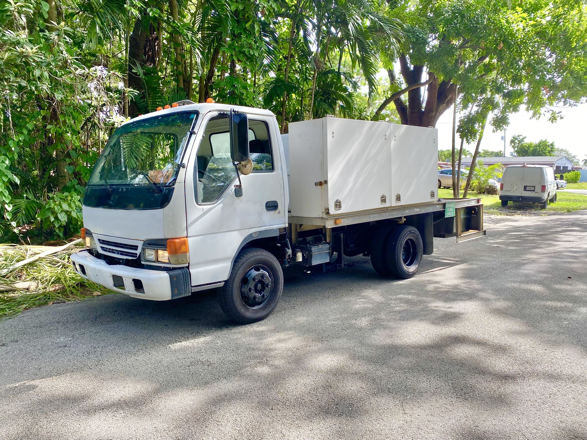 Isuzu NPR Camion De Agua 500 Gal