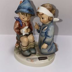Goebel Hummel LITTLE NURSE #376 Figurine
