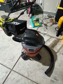 Shop Vacuum with Hose attachment