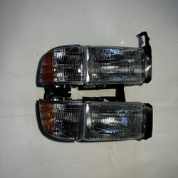 Dodge Ram 1500/2500/3500 Headlight Year 94-02