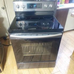 Samsung,  Black Stainless And Black, 5 Burner glass top stove with Dual Function self-cleaning Convection oven works excellent