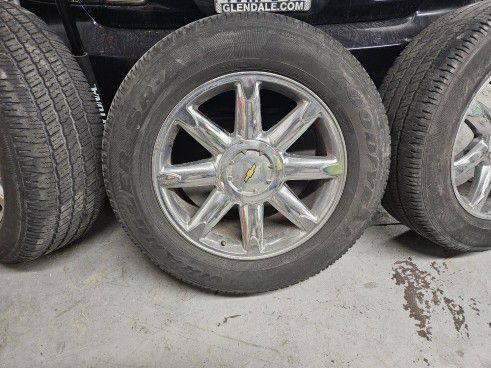 Chevrolet Suburban Tahoe Chrome Gold Bowtie 20" Wheels Rims