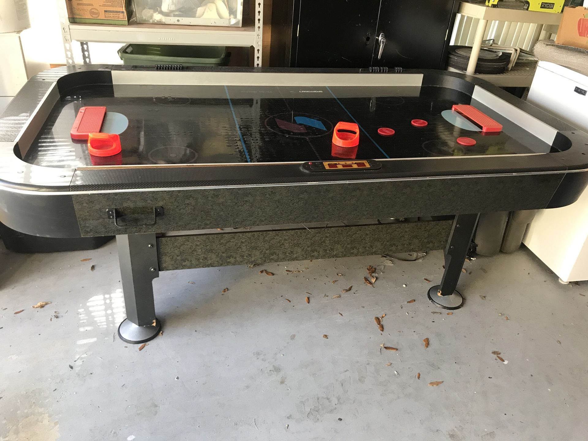 Air hockey table