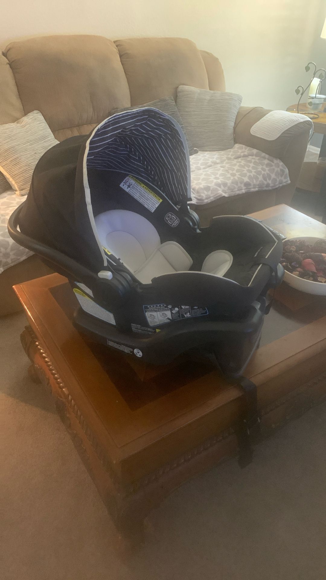 Graco Snugride 35 Lite LX With Base and Canopy Infant Car SEAT