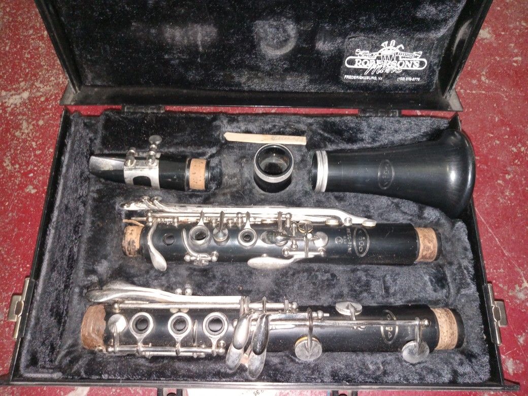 VITO CLARINET WITH CASE