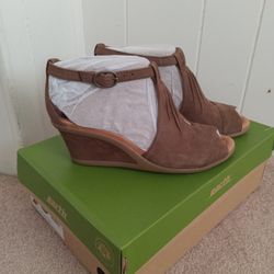 Ladies.."Earth"..Caper..Dark Khaki Suede..Sandals