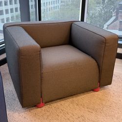 C. 2019 Design within Reach MCM Knoll Edward Barber & Jay Osgerby Lounge Chair