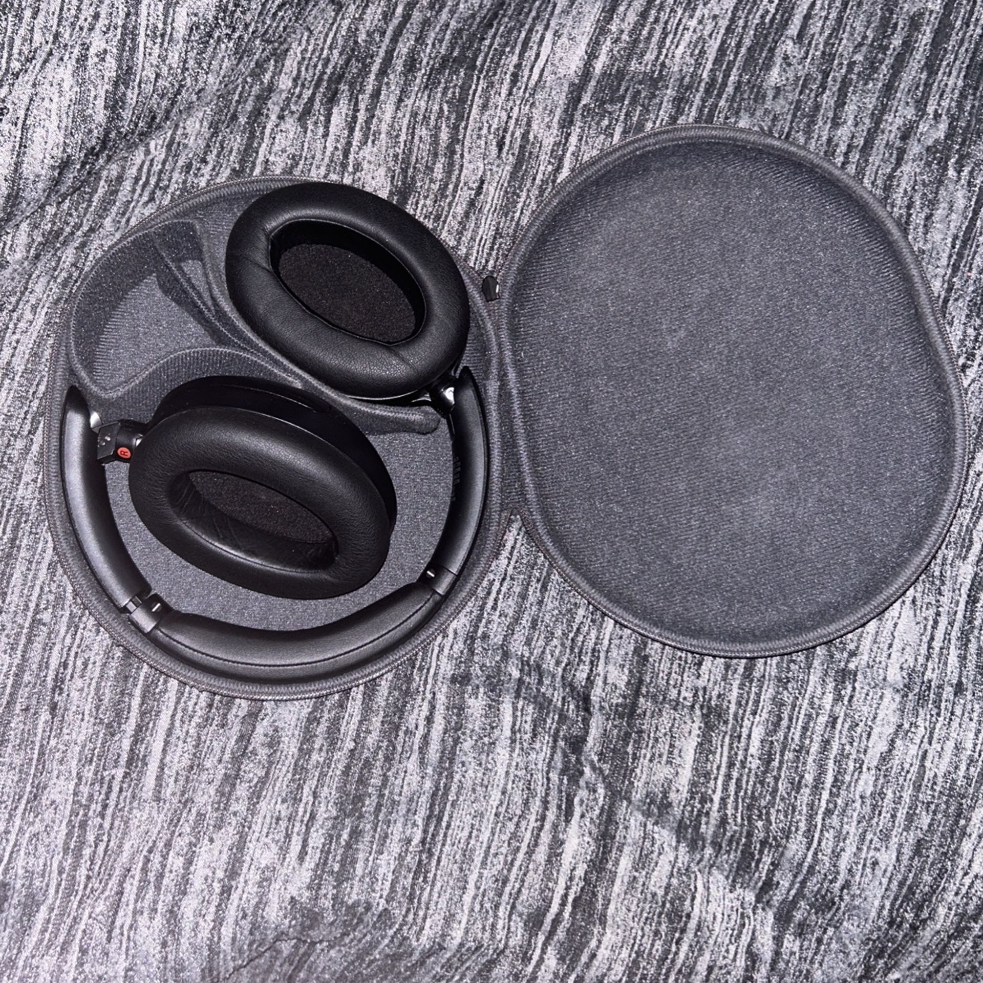 Sony wh-xb910n Noise Cancelling Headphones 