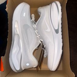 Nike Journey Run | Unisex | Men: 8.5 | Women 10 | OBO/ Send an Offer!