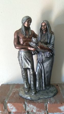 Metal statue native's family and they're child. Signed by sculptor 1/500!