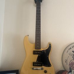 Squier Stratosonic Electric Guitar WITH AMP by Fender