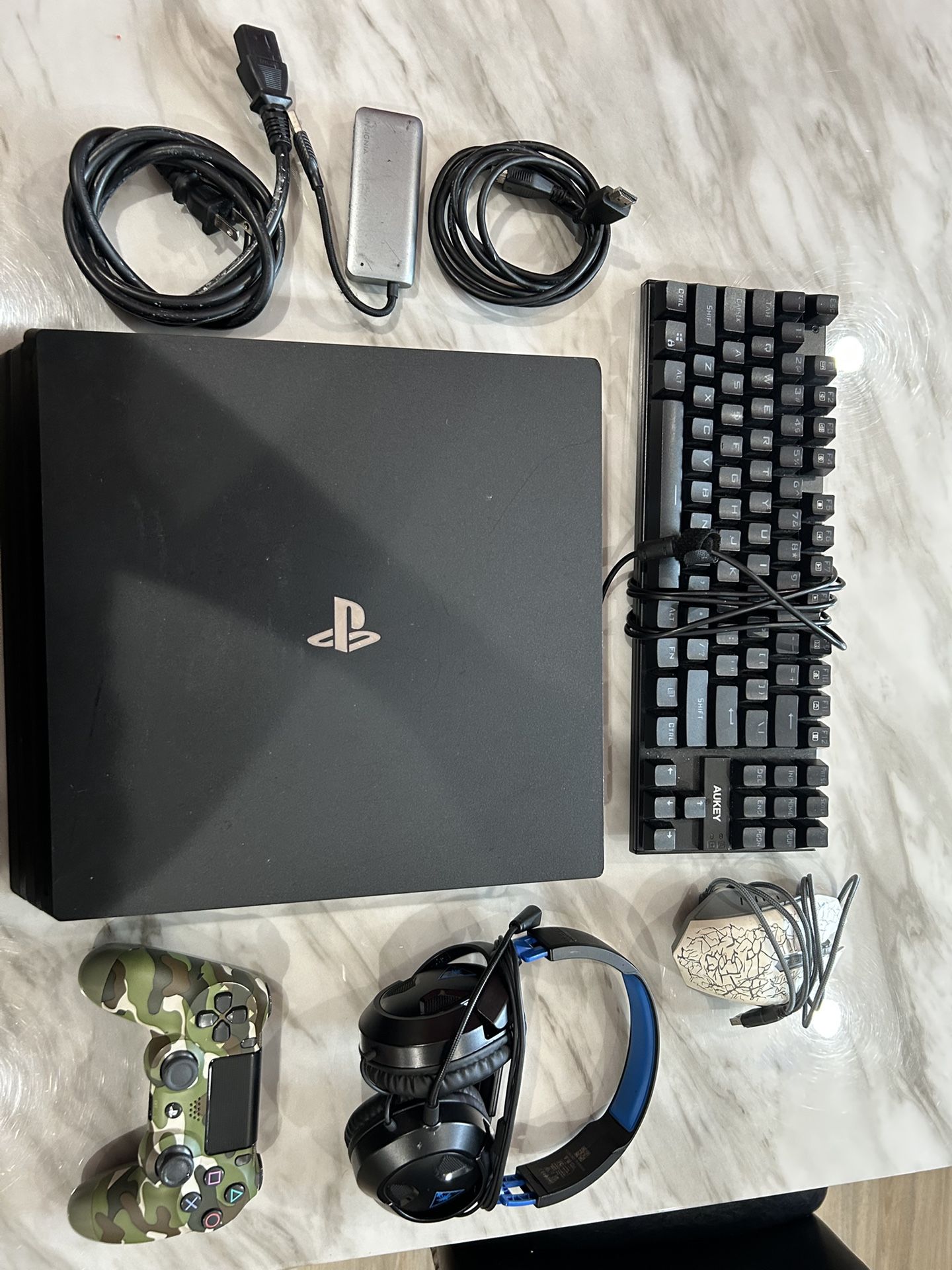 Ps4 Pro - with keyboard and mouse