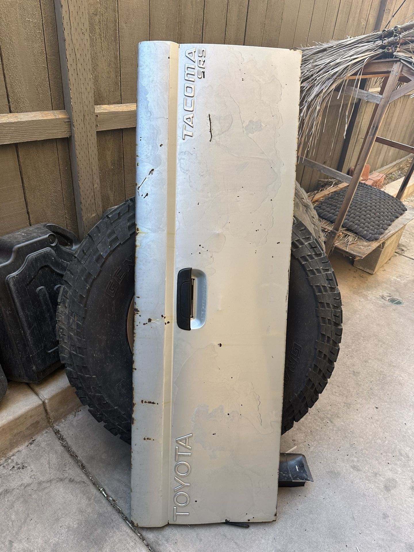 95-04 Toyota Tacoma Tailgate 1st gen