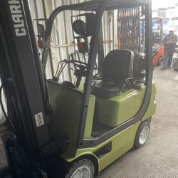Forklift 