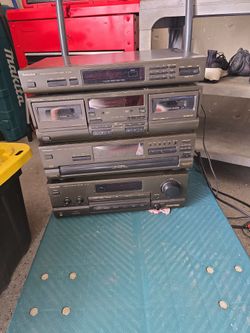 Vintage Technics sound system
