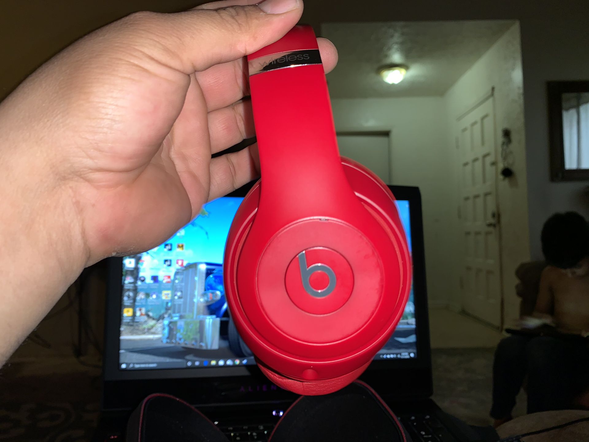 Beats solo 3 wireless over ear noise cancellation