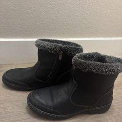 Snow boots