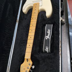 FENDER STRATOCASTER ELECTRIC GUITAR MADE IN MEXICO IN 1998 TO 1999 IN WHITE CREAM COLOR