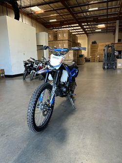 Venom 250cc Motocross Dirt Bike | 5-Speed Manual Off-Road