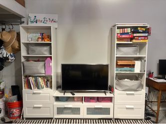 Entertainment center