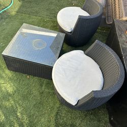 Outdoor Chairs And Table 