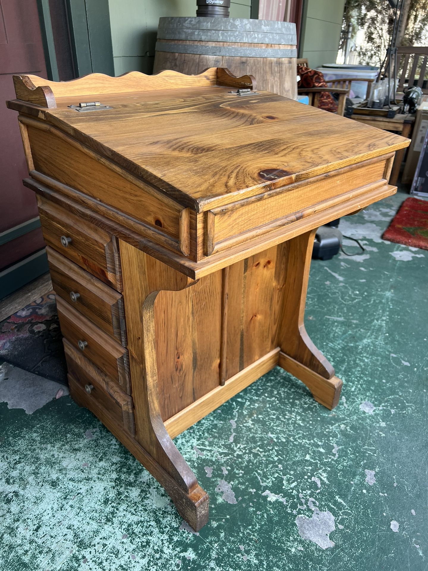 Child’s / Kid Desk