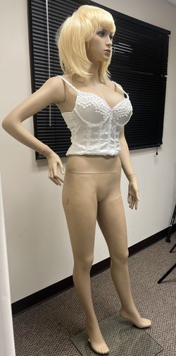 Stylish Female Mannequin for Sale in Walnut Creek, CA - OfferUp