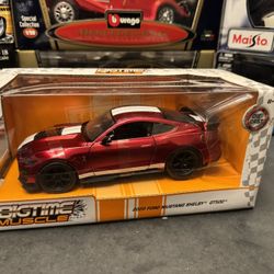 2020 Ford Mustang Shelby GT500. 1:24 Scale Diecast Car. New Unopened.