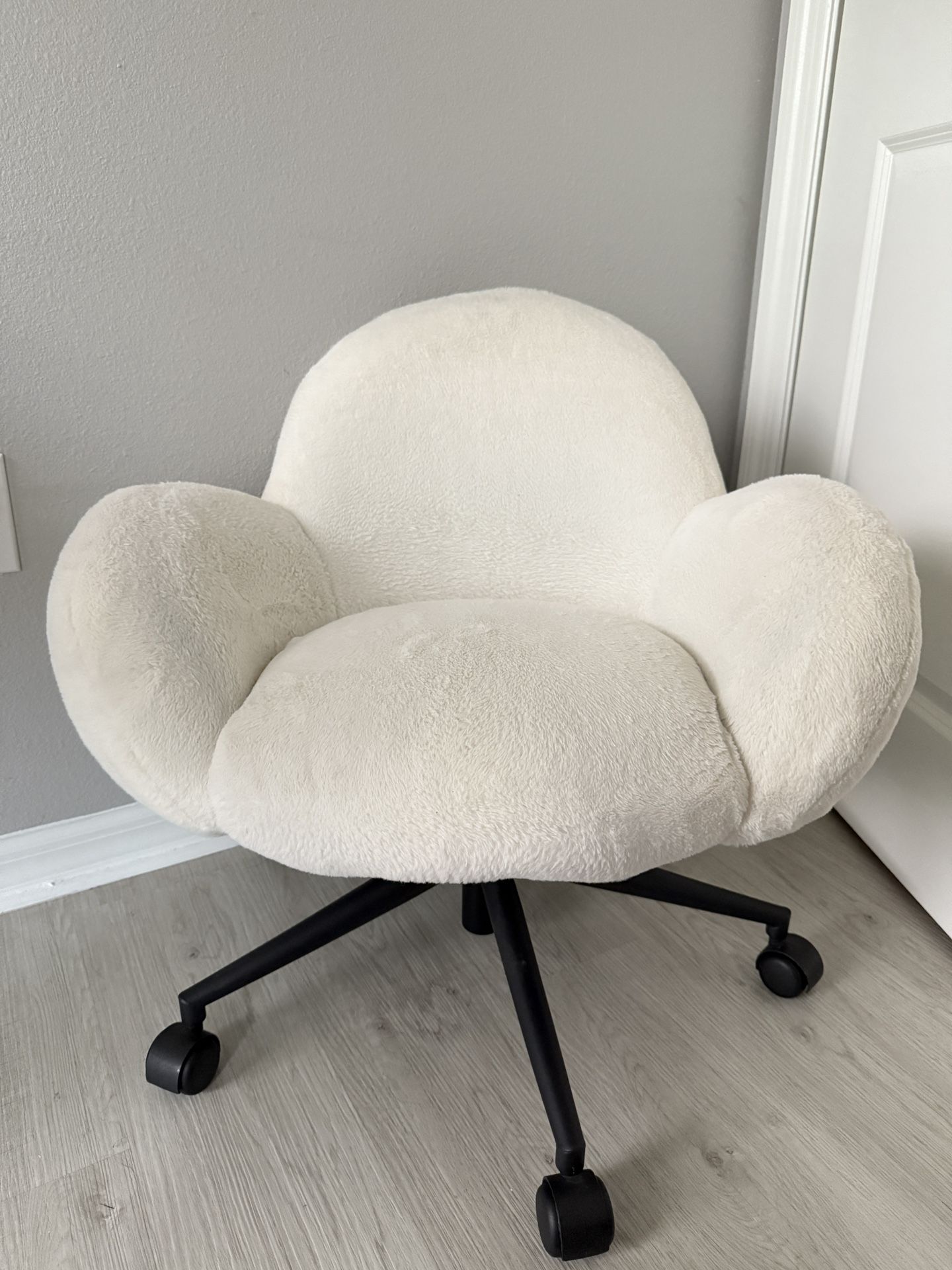 Trendy Ivory Fluffy Swivel Desk/Accent Chair - Excellent Condition