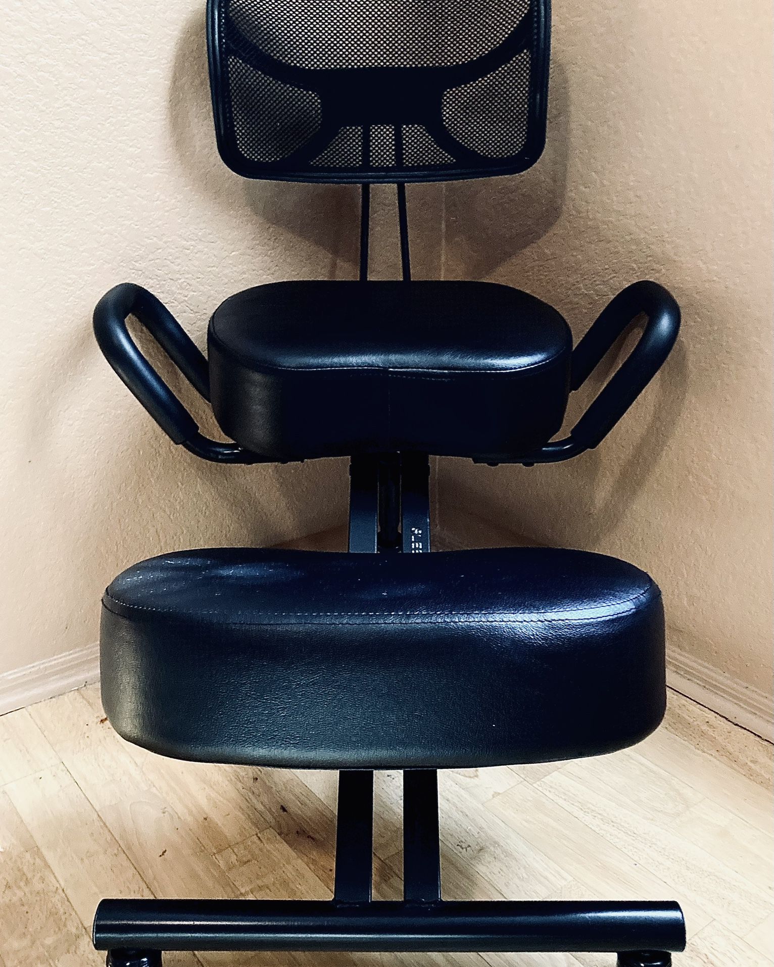 Black Ergonomic  Kneeling Chair 