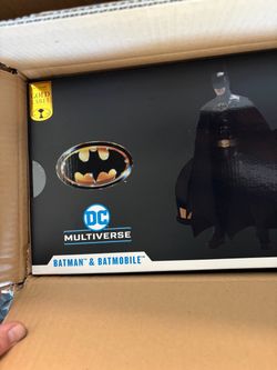 BATMAN AND BATMOBILE GOLD LABEL
