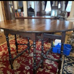 Round Drop-Leaf Dining Table – Solid Wood