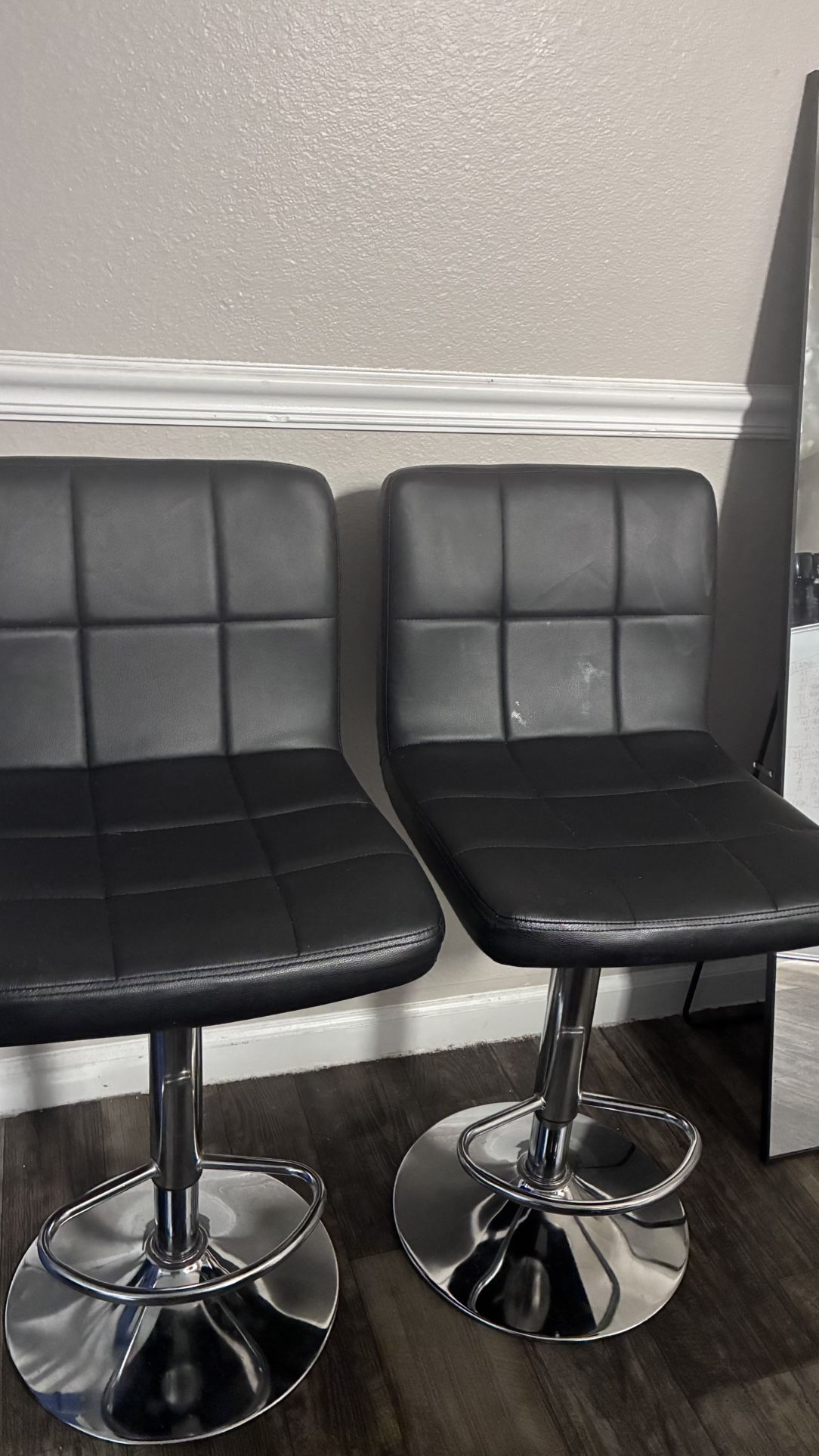 2 Bar Stools