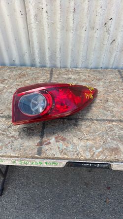 2014-2016-2017-2018 Mazda3 SEDAN REAR OUTER RIGHT TAILGHT Taillamp Brake Light OEM used