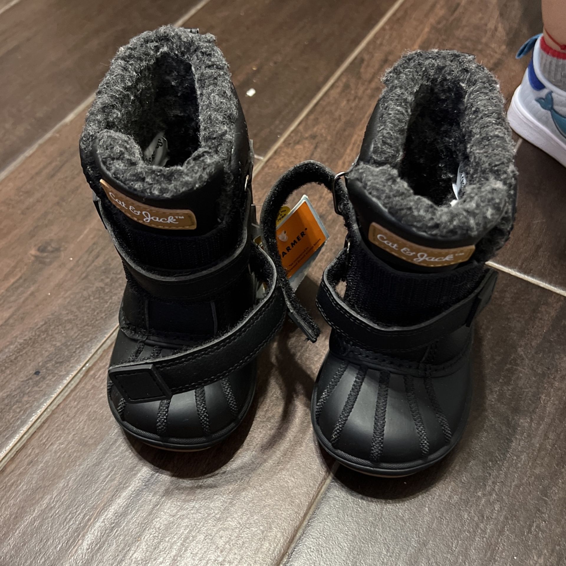 Cat And Jack Snow Boots Size 5 Toddler