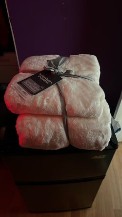 New Better Homes and Garden Luxury Velvet Plush Blanket Full/Queen $30.00