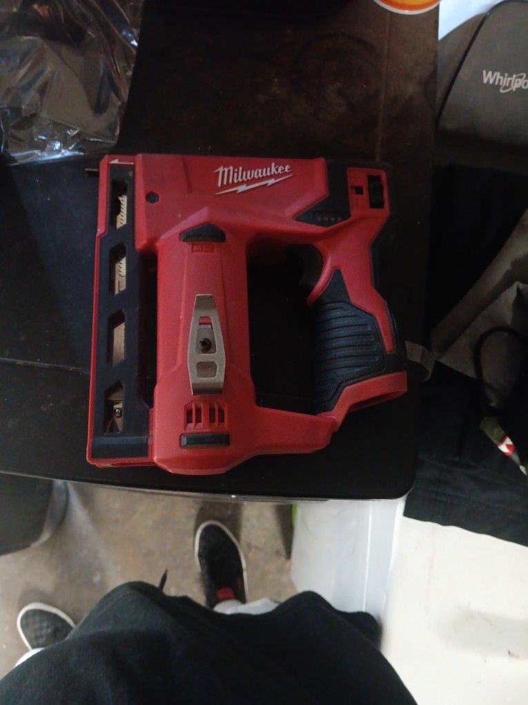 Milwaukee M12 Stapler
