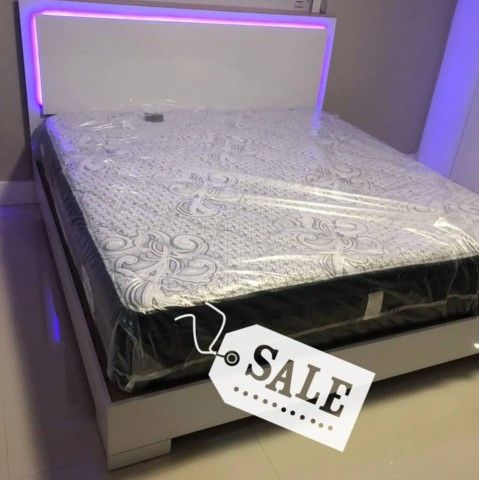 Bed Camas - No Incluye Mattress Colchón Mattress