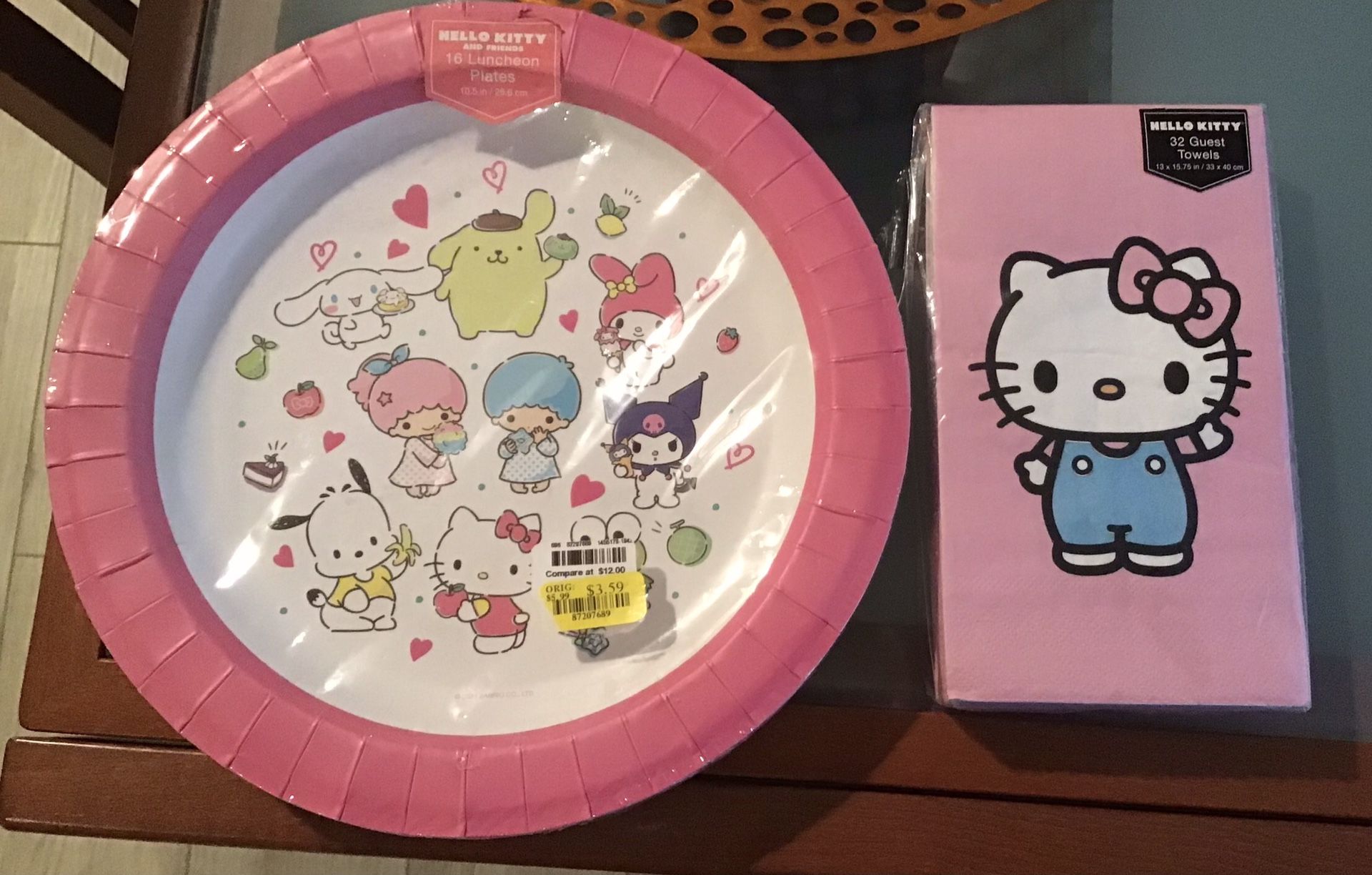 New~HELLO KITTY~Paper Tableware Party Set~Includes 16 lunch plates & 32 guest towels~KIDS BIRTHDAY